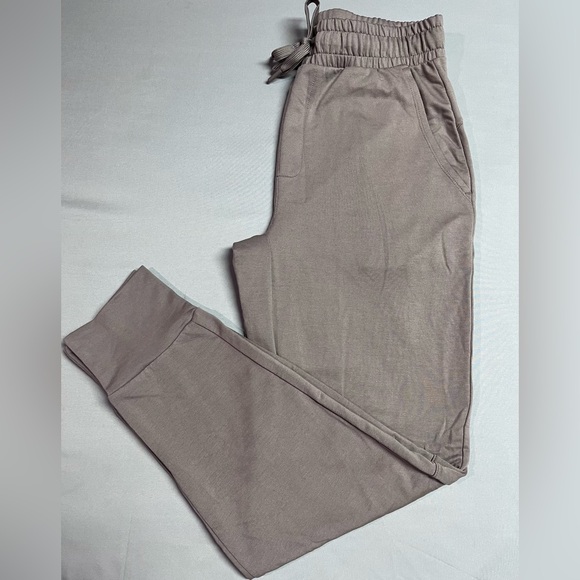 Lolë Men's Lightweight Lounge Joggers NWOT - Picture 3 of 5